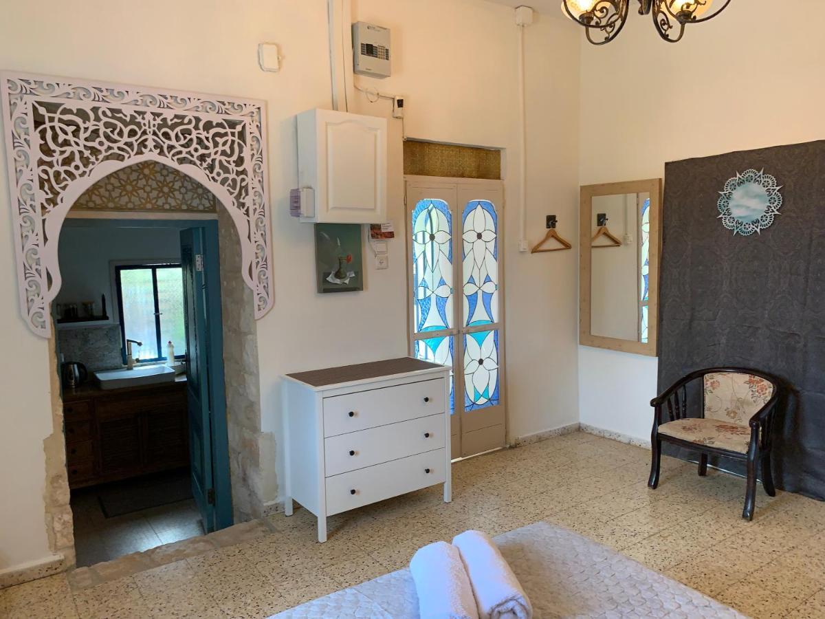 בית האבן העתיק מ-1885 עם מגונית פרטית בחצר Рош-Пінна Екстер'єр фото